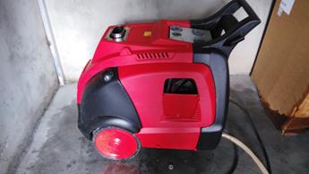 渤海鉆探固井公司固井車高壓冷熱水清洗現(xiàn)場