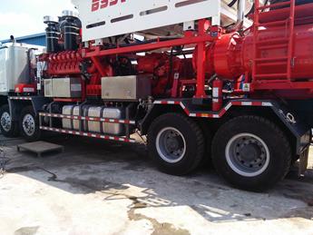 寶石集團壓裂車機組密封測試現(xiàn)場圖片5