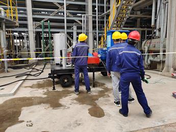 寧魯石化煉油廠高壓水流射清洗機設(shè)備交付圖片5